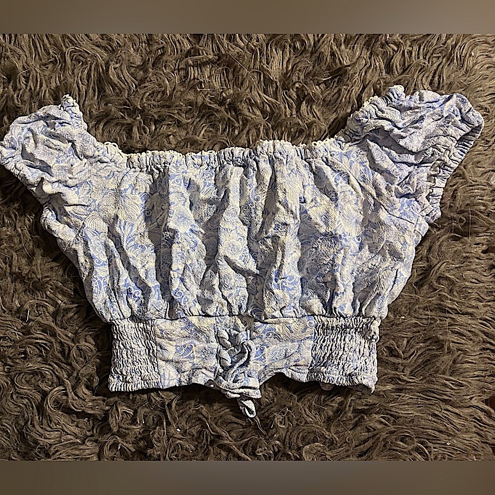 Blue & white floral crop top